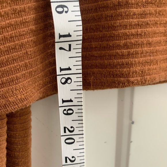 Lulu's Rust Ribbed Puff Sleeve Blouse - Picture 12 of 13